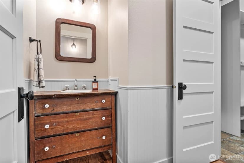 Property photo for 6864 Blumefield Drive, Lynden photo 16