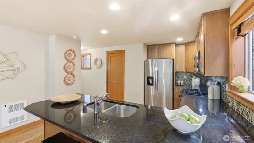 Property photo for 2342 44th Avenue Sw #a, Seattle photo 8