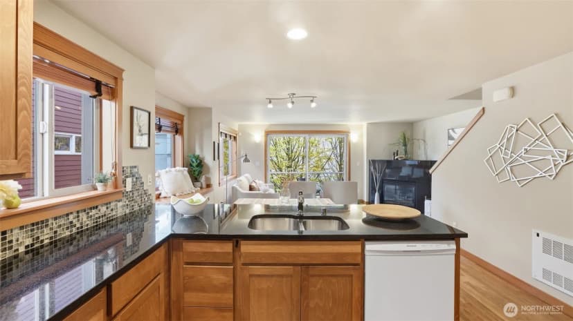 Property photo for 2342 44th Avenue Sw #a, Seattle photo 7