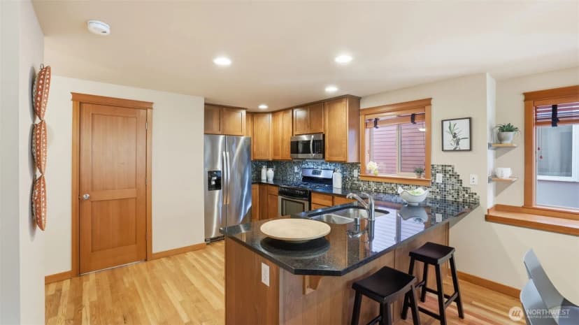 Property photo for 2342 44th Avenue Sw #a, Seattle photo 10
