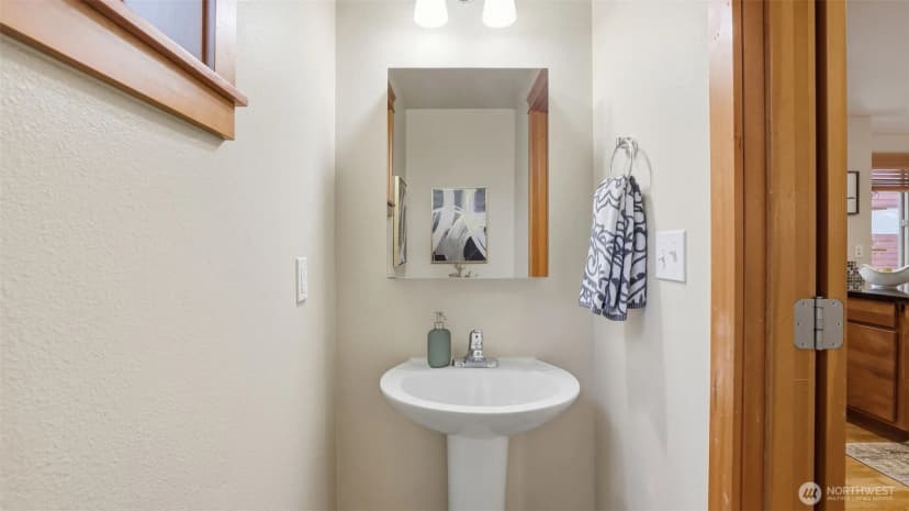 Property photo for 2342 44th Avenue Sw #a, Seattle photo 17