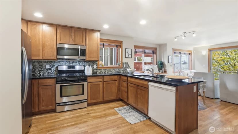 Property photo for 2342 44th Avenue Sw #a, Seattle photo 6