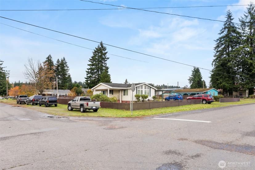 Property photo for 1622 W Young Street, Elma photo 2