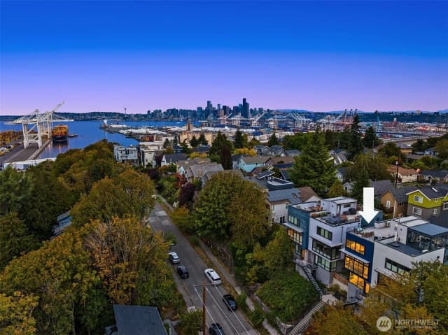 Property photo for 3856 21st Avenue Sw, Seattle photo 2