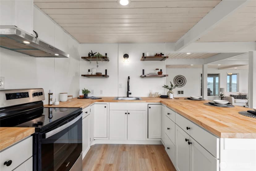 Property photo for 13277 Shoreline Drive Se, Olalla photo 12