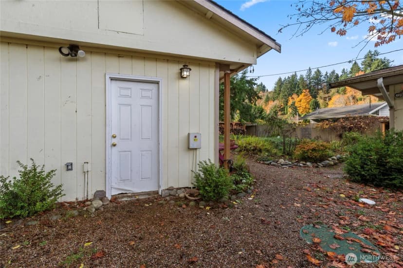 Property photo for 13277 Shoreline Drive Se, Olalla photo 26