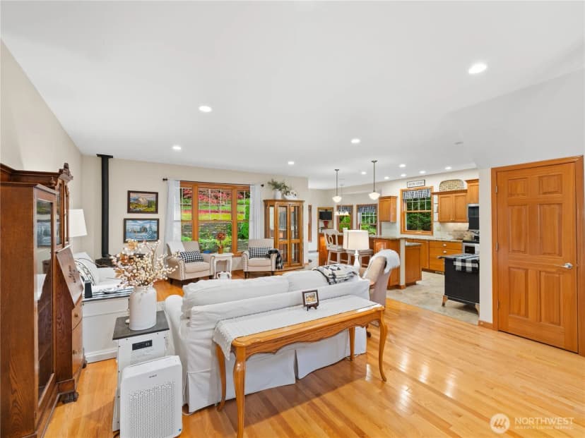 Property photo for 15853 Mountain View Road, Mount Vernon photo 4
