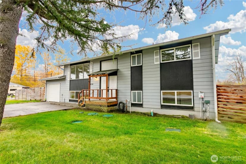 Property photo for 4124 128th Street E, Tacoma photo 2