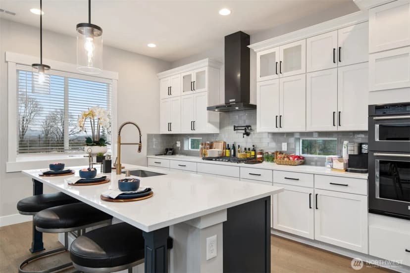 Property photo for 7547 S 130th Place, Seattle photo 6