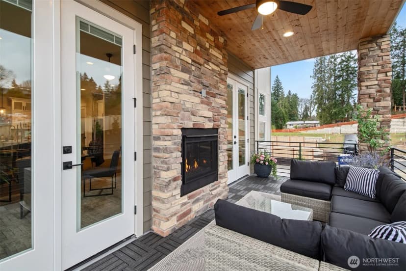 Property photo for 7547 S 130th Place, Seattle photo 3