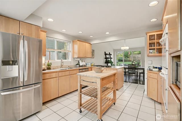 Property photo for 10706 53rd Avenue W, Mukilteo photo 4