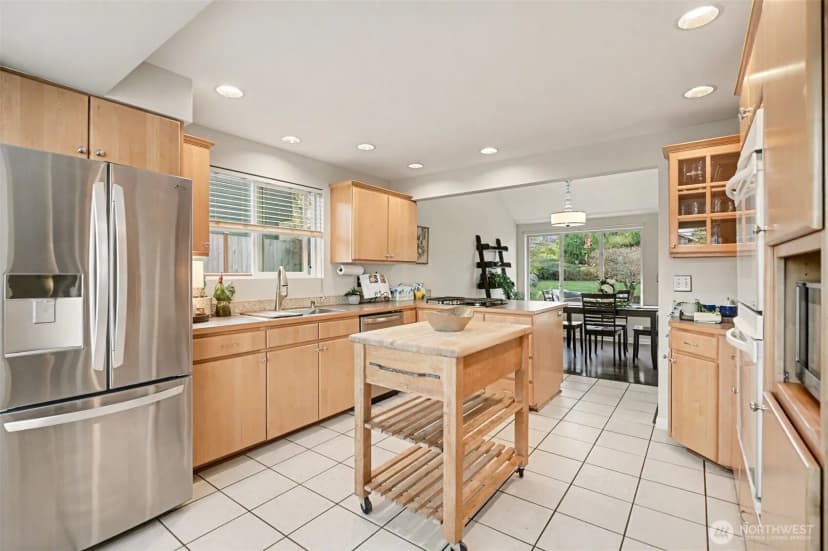 Property photo for 10706 53rd Avenue W, Mukilteo photo 4