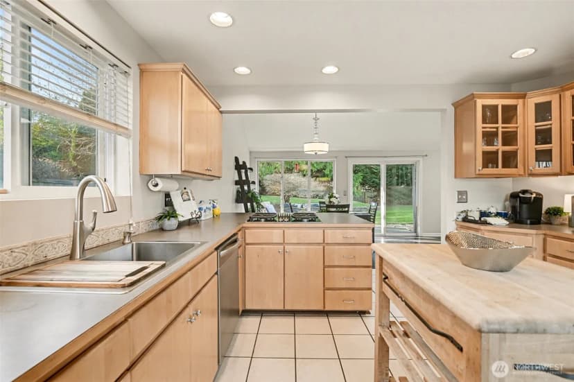 Property photo for 10706 53rd Avenue W, Mukilteo photo 14