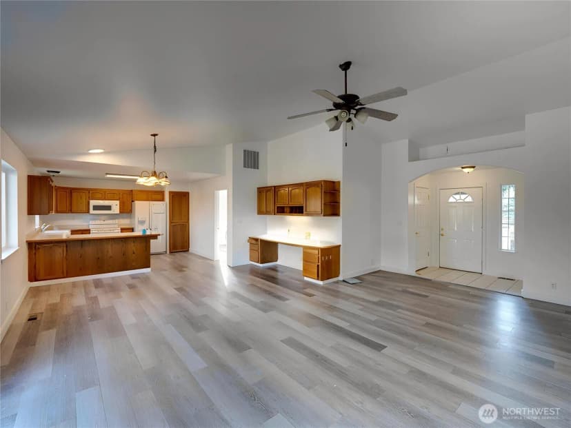 Property photo for 500 Sw Erie Street, Oak Harbor photo 4