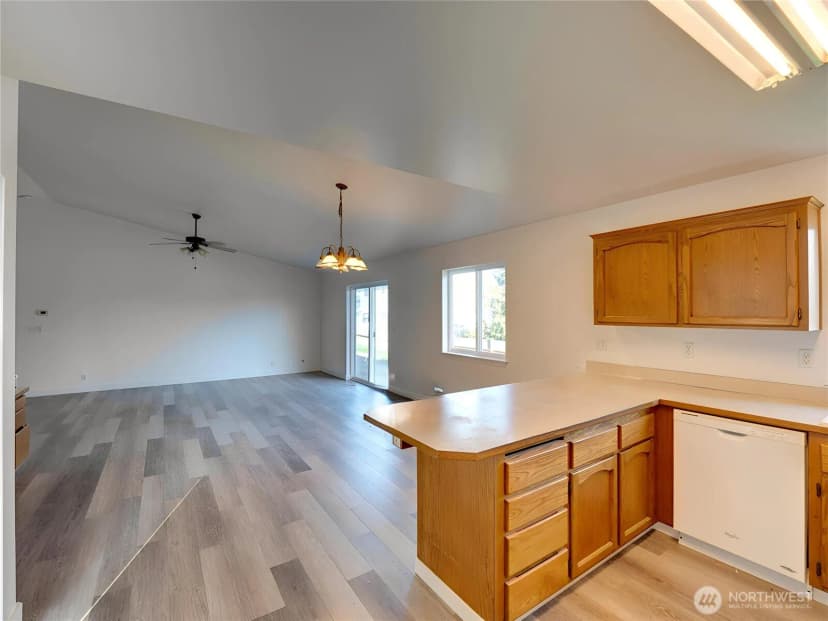 Property photo for 500 Sw Erie Street, Oak Harbor photo 8