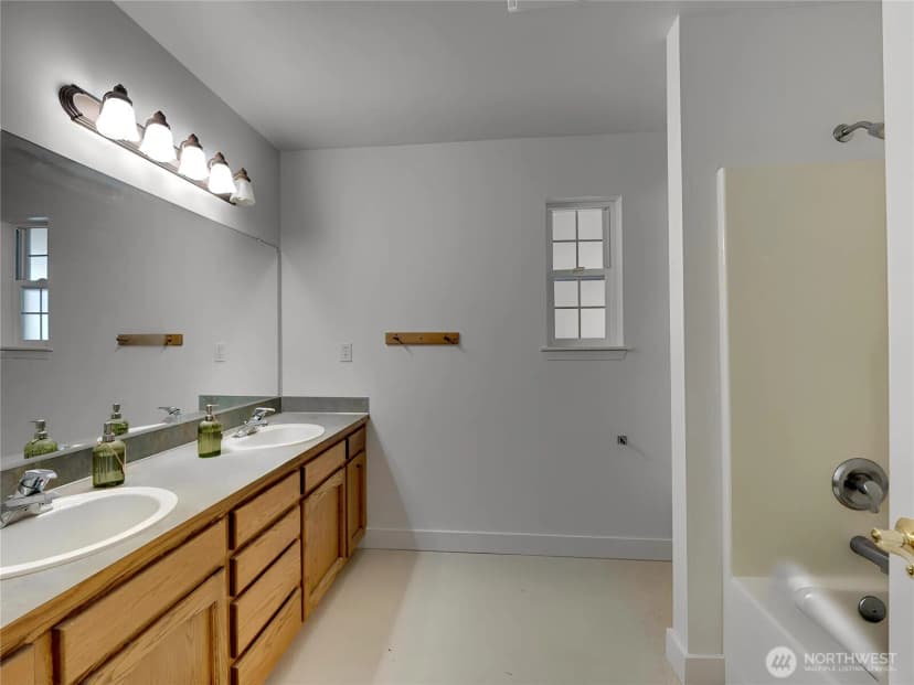Property photo for 500 Sw Erie Street, Oak Harbor photo 19
