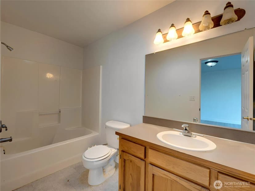 Property photo for 500 Sw Erie Street, Oak Harbor photo 13
