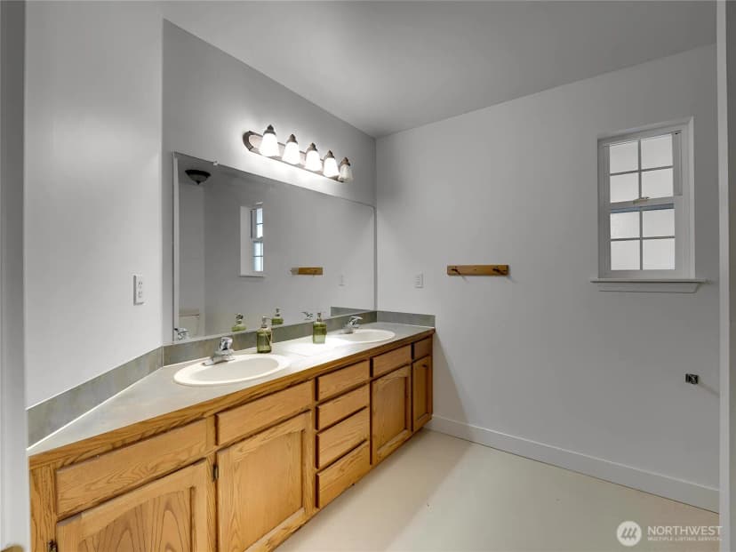 Property photo for 500 Sw Erie Street, Oak Harbor photo 18