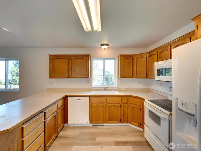 Property photo for 500 Sw Erie Street, Oak Harbor photo 7