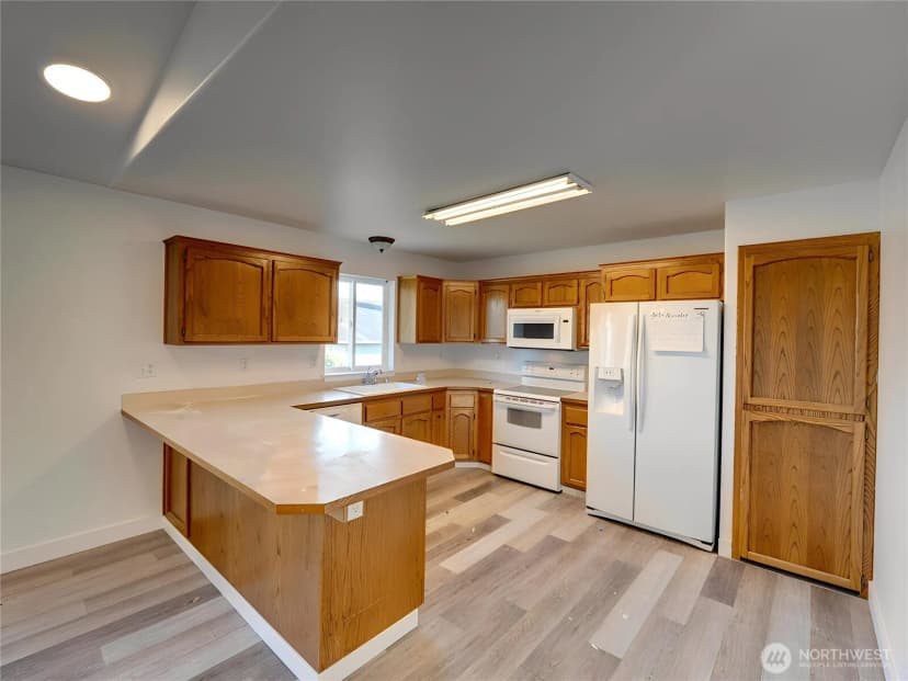 Property photo for 500 Sw Erie Street, Oak Harbor photo 6