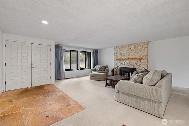 Property photo for 7407 Onyx Drive Sw, Lakewood photo 4