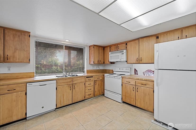 Property photo for 7407 Onyx Drive Sw, Lakewood photo 12