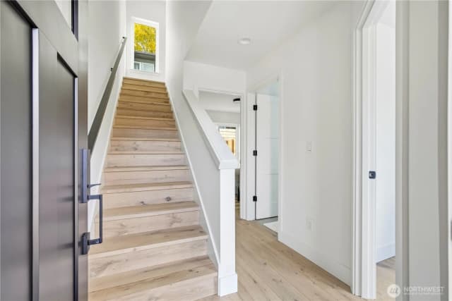 Property photo for 7552 39th Avenue Sw, Seattle photo 2