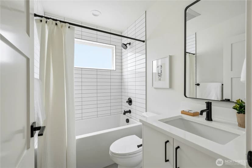 Property photo for 7552 39th Avenue Sw, Seattle photo 6