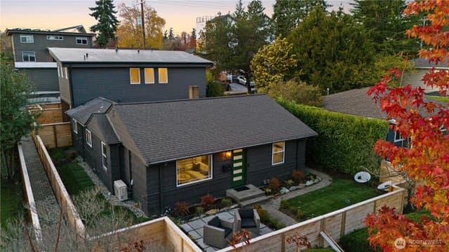 Property photo for 3419 48th Avenue Sw, Seattle photo 2