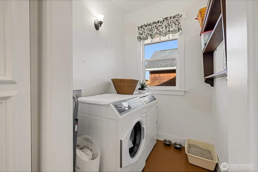 Property photo for 202 Prospect Street E, Eatonville photo 12