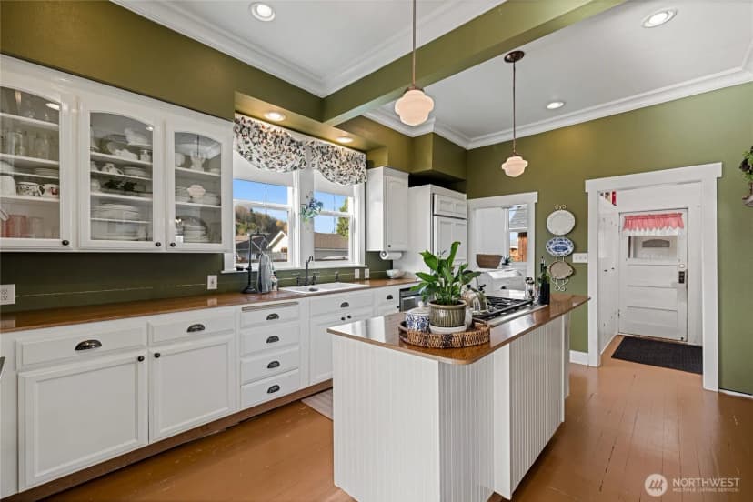 Property photo for 202 Prospect Street E, Eatonville photo 5