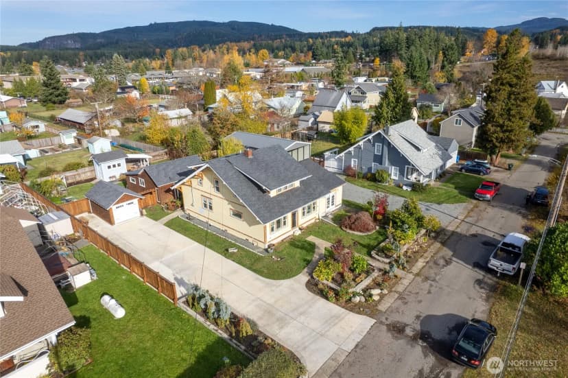 Property photo for 202 Prospect Street E, Eatonville photo 2