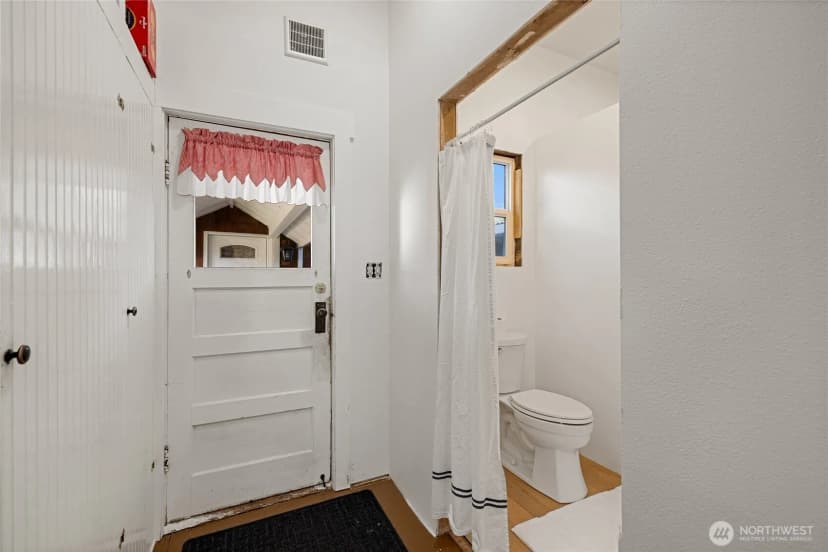 Property photo for 202 Prospect Street E, Eatonville photo 13