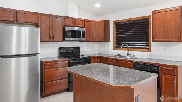 Property photo for 940 S Capstone Avenue, Othello photo 2