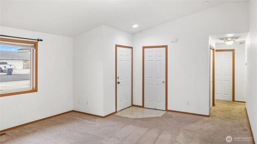 Property photo for 940 S Capstone Avenue, Othello photo 3