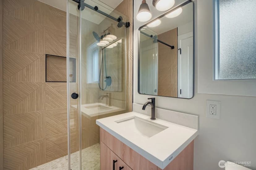 Property photo for 3320 Ne 200 Court, Lake Forest Park photo 17