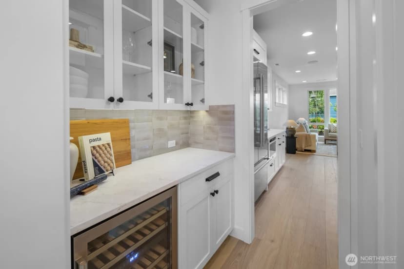 Property photo for 210 35th Avenue E, Seattle photo 11