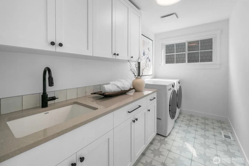 Property photo for 210 35th Avenue E, Seattle photo 29