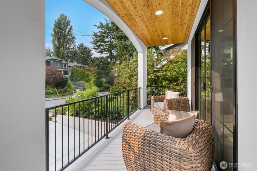 Property photo for 210 35th Avenue E, Seattle photo 6
