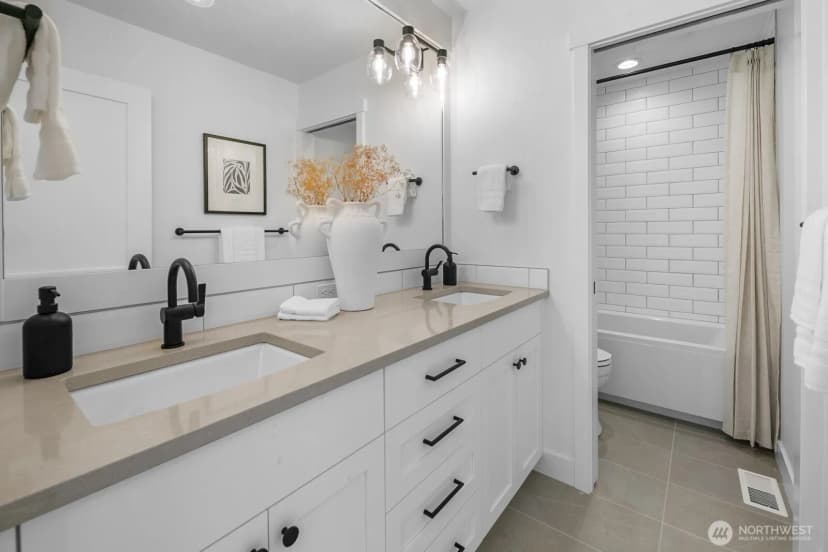 Property photo for 210 35th Avenue E, Seattle photo 34