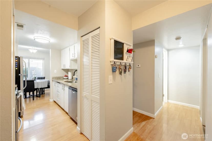 Property photo for 323 75th Street Se #a-14, Everett photo 3