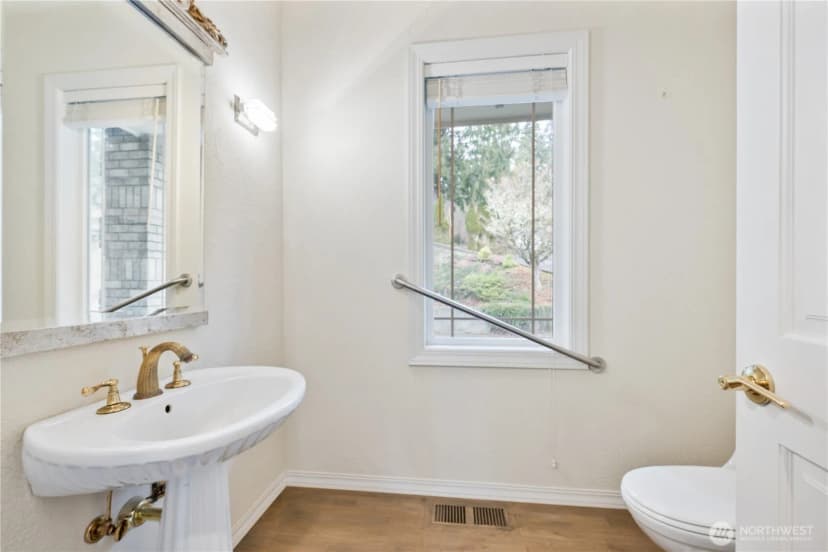 Property photo for 229 Sunset Drive, Longview photo 13