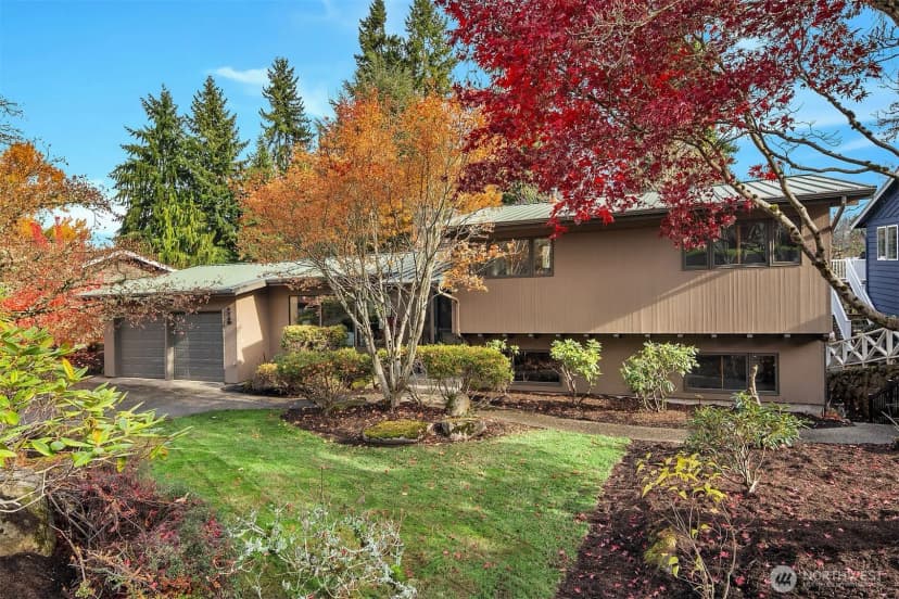 Property photo for 1718 128th Avenue Se, Bellevue photo 2