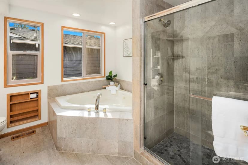 Property photo for 1718 128th Avenue Se, Bellevue photo 17