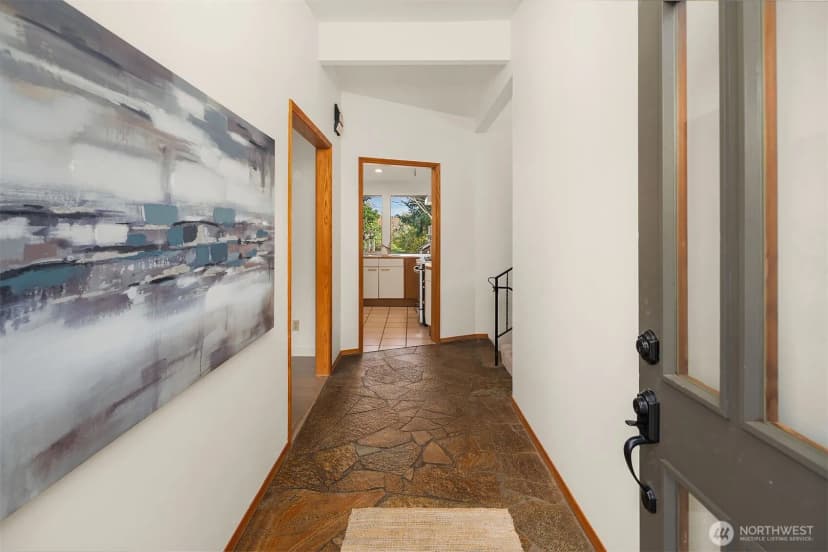 Property photo for 1718 128th Avenue Se, Bellevue photo 3