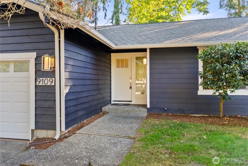 Property photo for 9109 Ne 141st Pl, Kirkland photo 2
