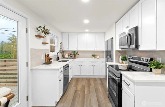 Property photo for 2460 S 121 Street, Burien photo 3