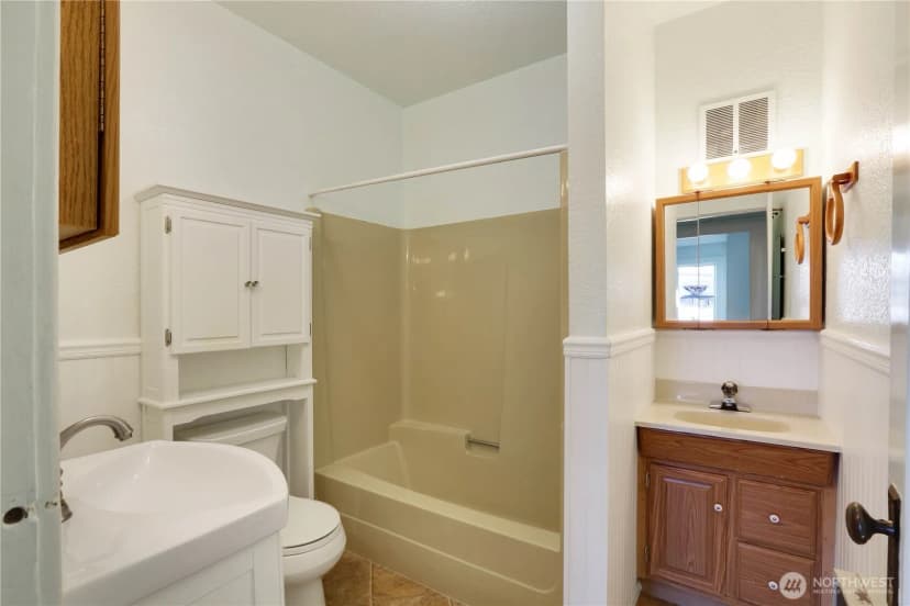 Property photo for 402 E Washington Street, Mount Vernon photo 24