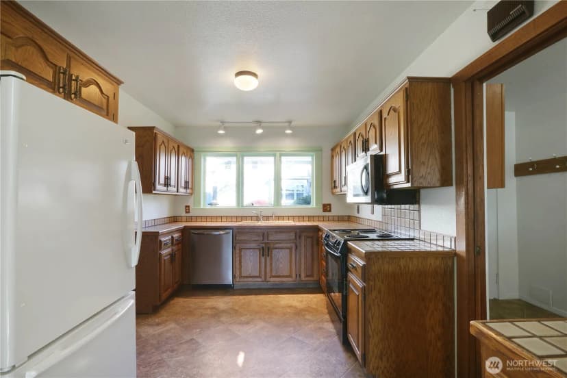 Property photo for 402 E Washington Street, Mount Vernon photo 16