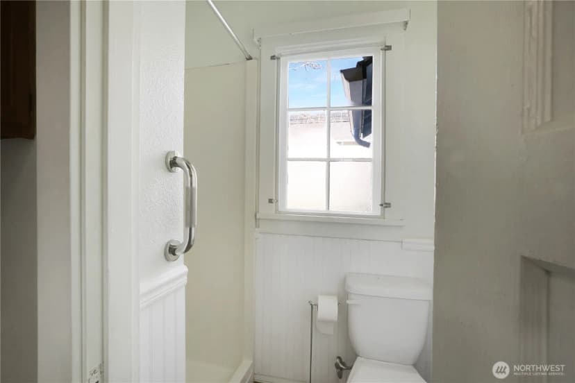 Property photo for 402 E Washington Street, Mount Vernon photo 28